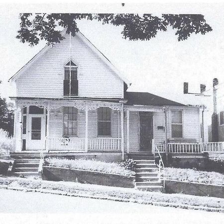 1867 Gothic Vandeventer Home Saint Joseph Exterior photo